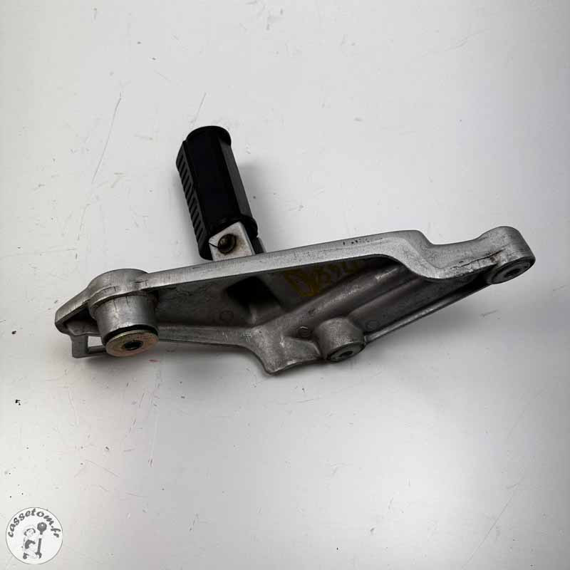 Platine Arrière Droite + Cale Pied Daelim 125 VT | CasseTom