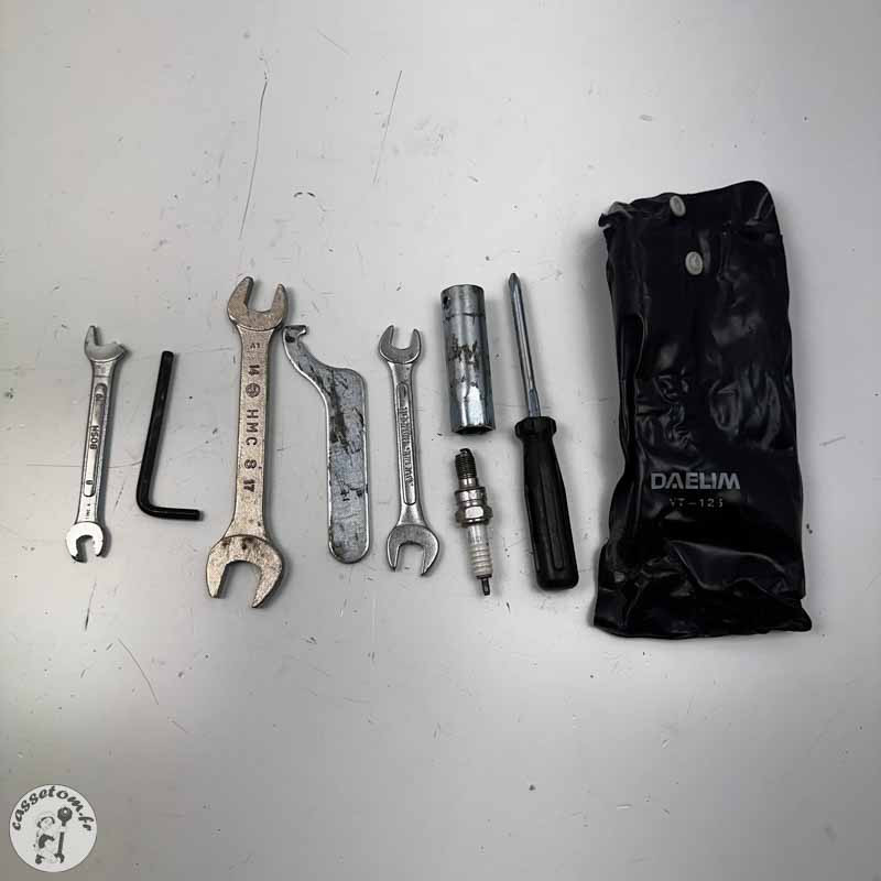 Trousse à outils Daelim 125 VT - Occasion | CasseTom