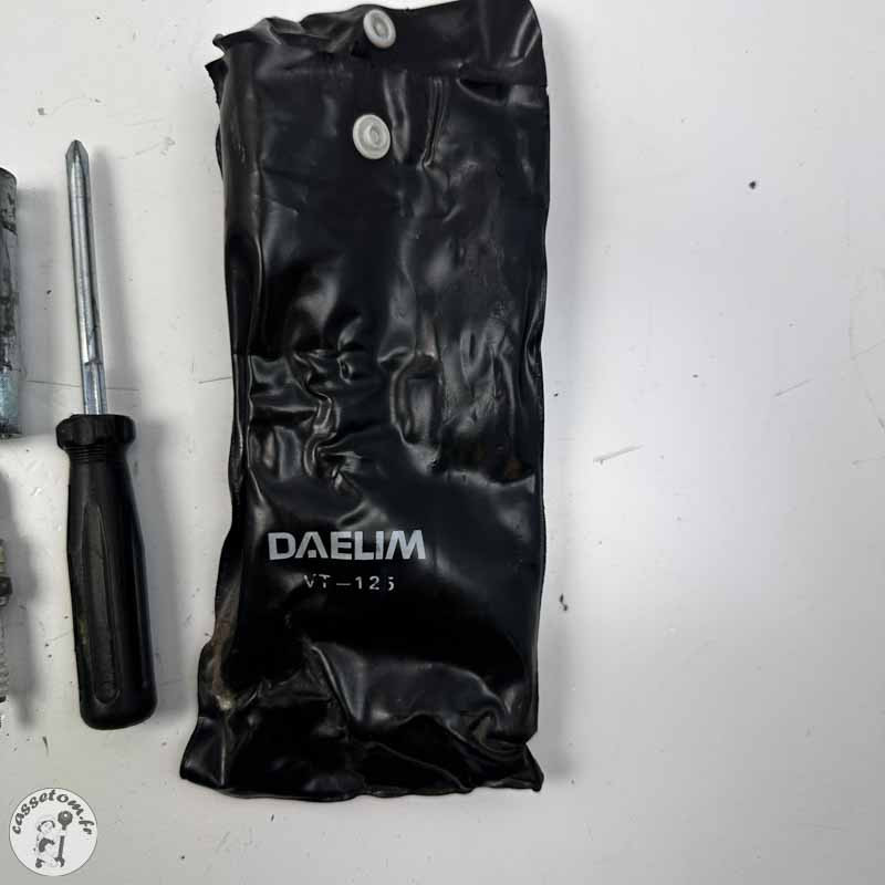 Trousse à outils  Daelim 125 VT 2002