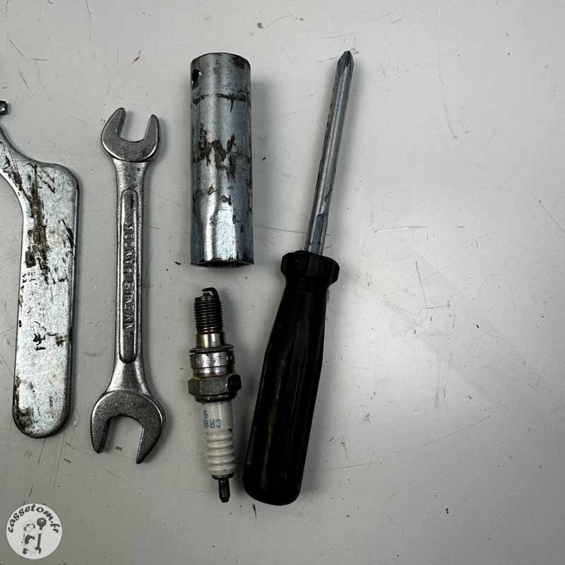 Trousse à outils Daelim 125 VT - Occasion | CasseTom