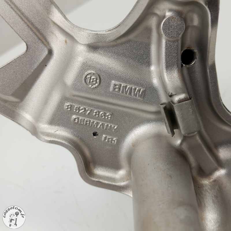 Platine avec repose pied avant gauche  BMW 800 F800R 2019