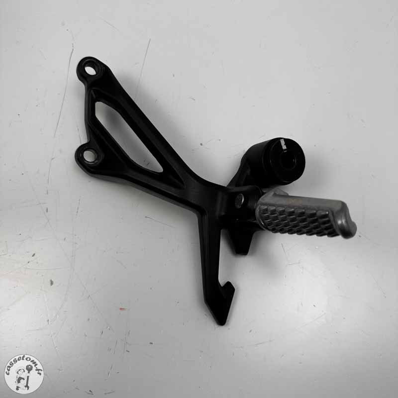 Platine + repose pied arrière droit  Kawasaki 900 Z 2020