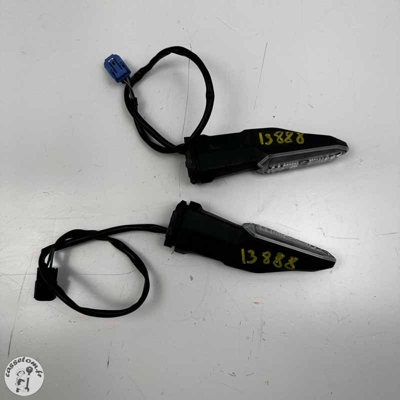 Clignotants arrière  Kawasaki 900 Z 2020