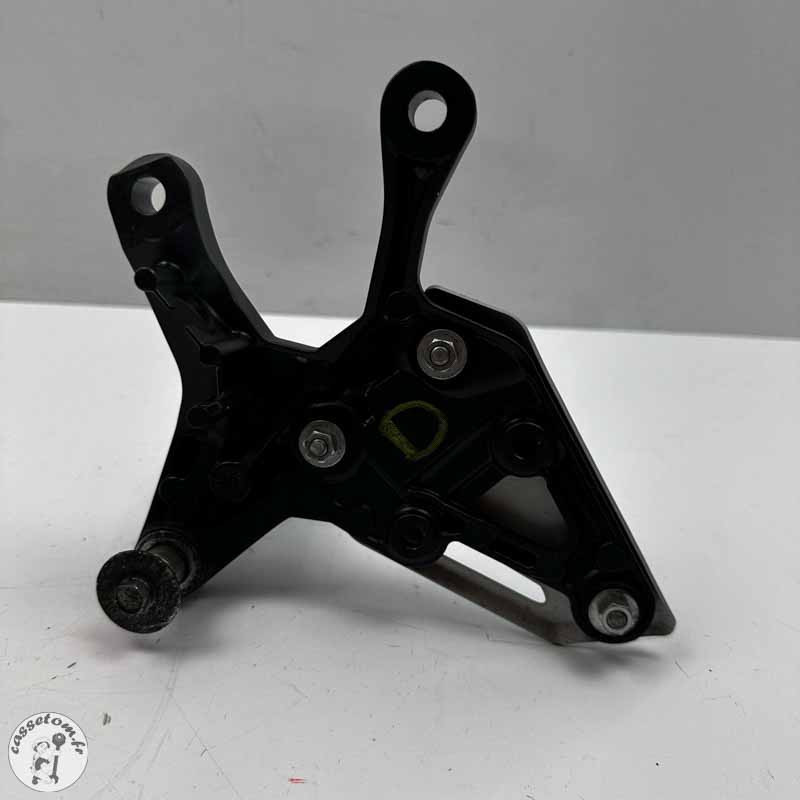 Platine + repose pied avant droit Kawasaki 900 Z 2020 | CasseTom