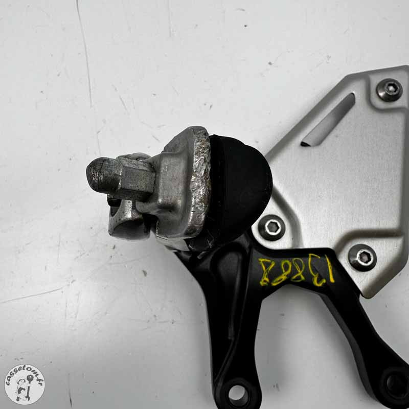 Platine + repose pied avant droit  Kawasaki 900 Z 2020