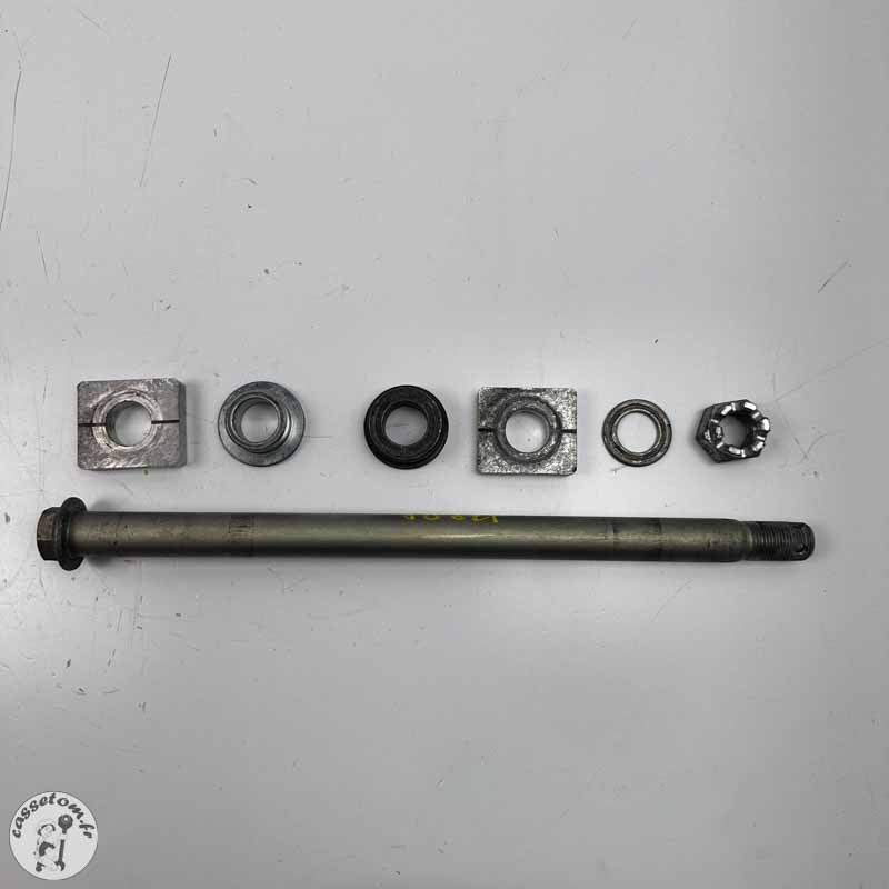 Axe de roue arrière  Kawasaki 900 Z 2020