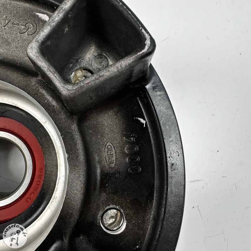 Porte couronne  Kawasaki 900 Z 2020