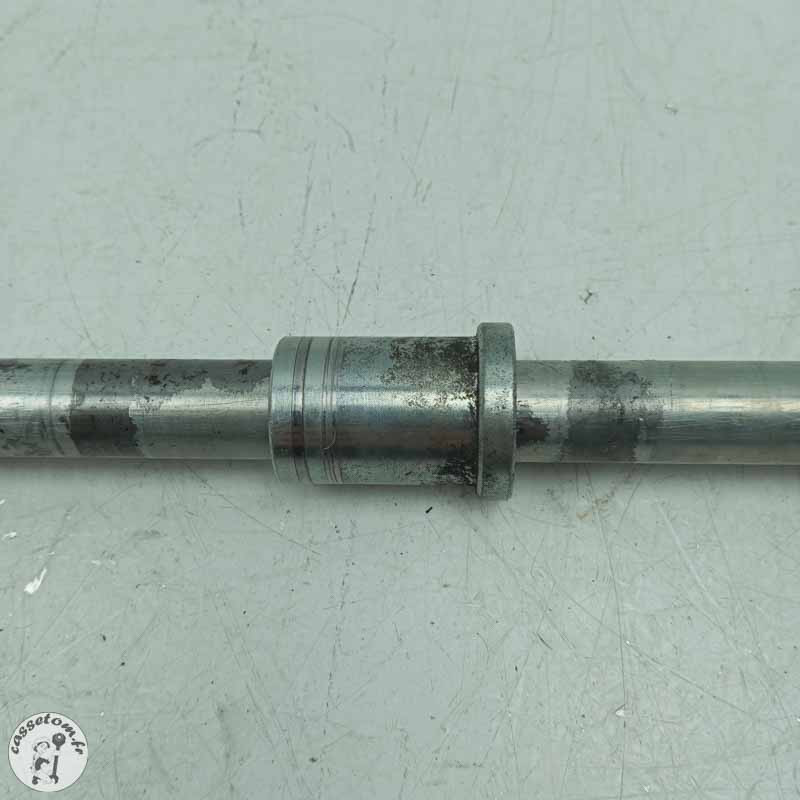 Axe de roue avant  Kawasaki  500 ER5 2000