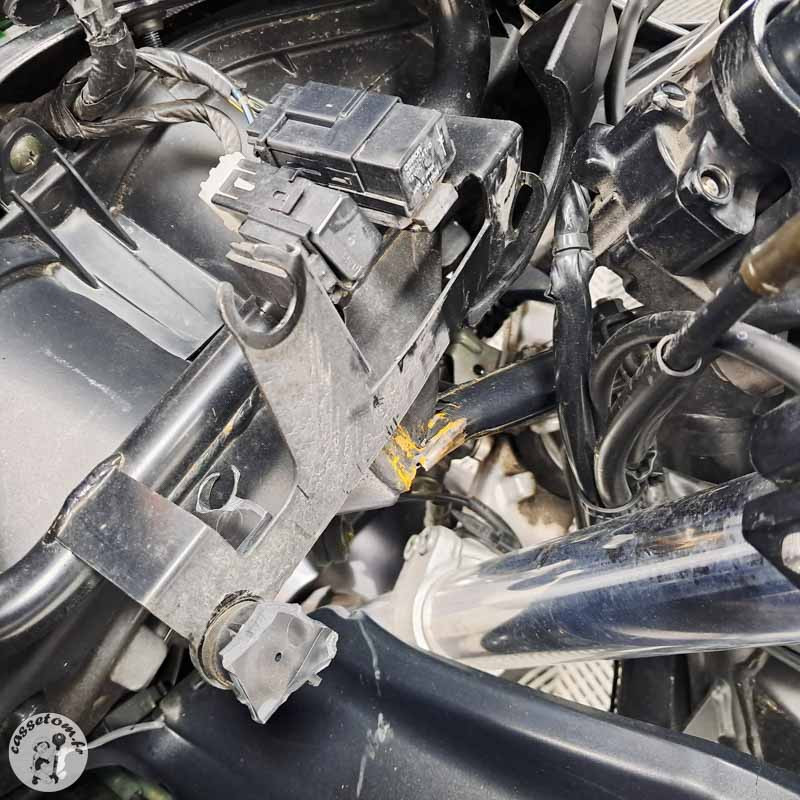 Yamaha FZS1000 998 2006 accidenté - La Casse de l'Oncle Tom