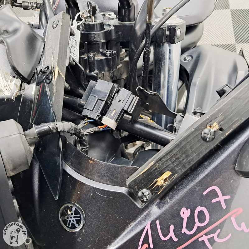 Yamaha FZS1000 998 2006 accidenté - La Casse de l'Oncle Tom