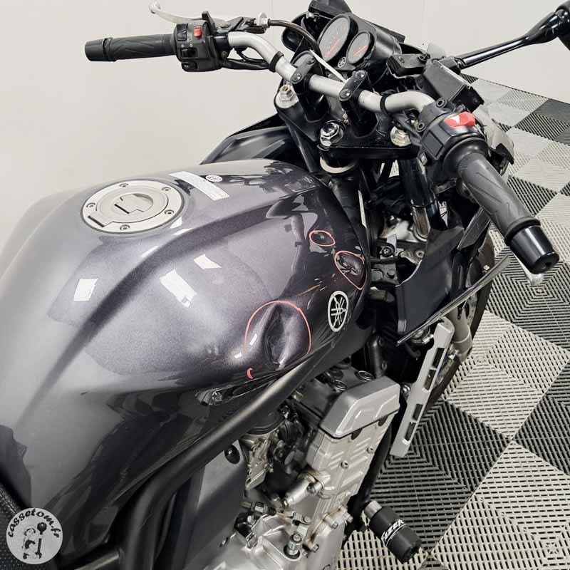 Yamaha FZS1000 998 2006 accidenté - La Casse de l'Oncle Tom