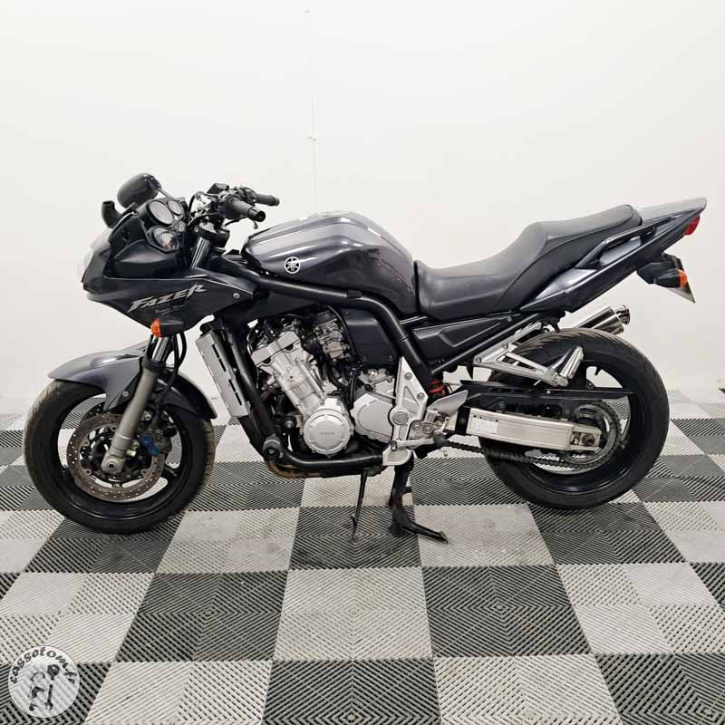 Yamaha FZS1000 998 2006 accidenté - La Casse de l'Oncle Tom