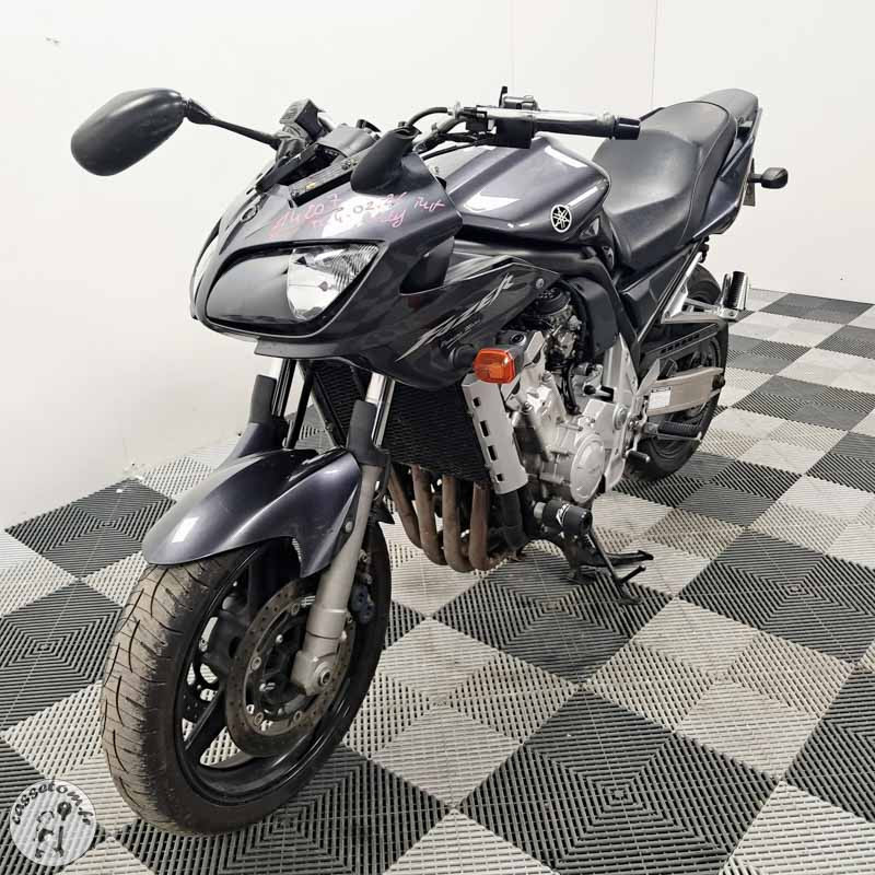 Yamaha FZS1000 998 2006 accidenté - La Casse de l'Oncle Tom