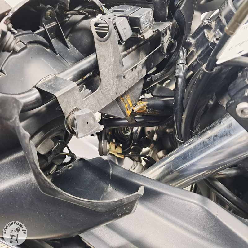 Yamaha FZS1000 998 2006 accidenté - La Casse de l'Oncle Tom