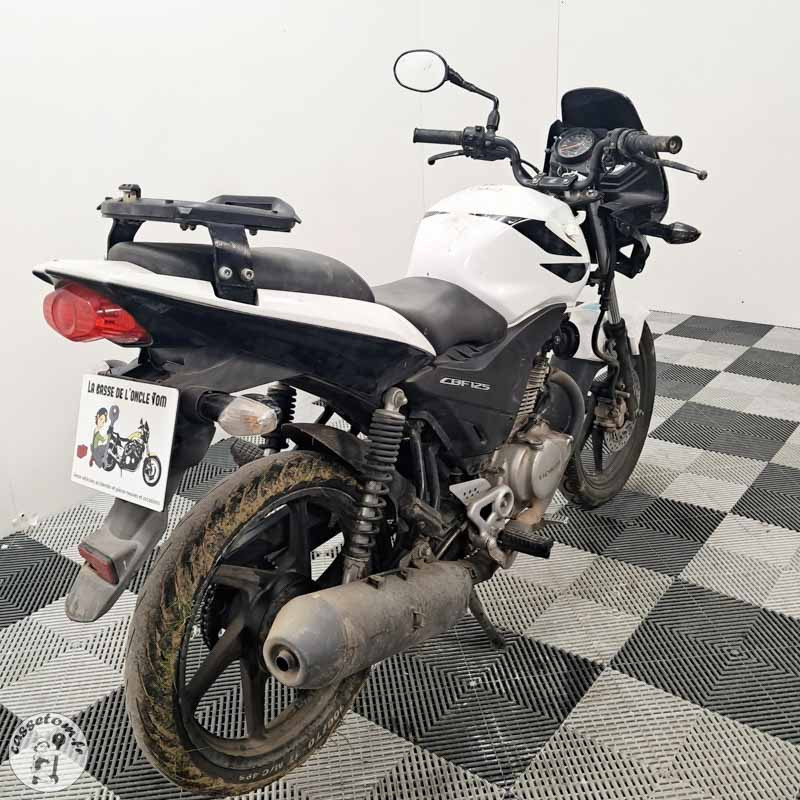 Honda CBF125 124 2011 accidenté - La Casse de l'Oncle Tom
