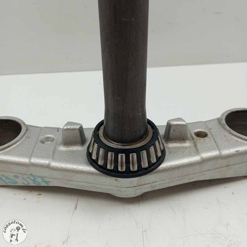 Té de fourche inferieur Suzuki 650 gsf bandit 2007 - Cassetom - Nos pieces motos