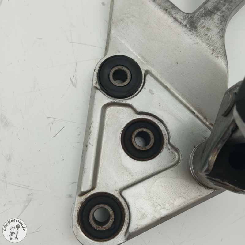 Platine repose pied avant gauche Suzuki 650 gsf bandit 2007 - Cassetom - Nos pieces motos