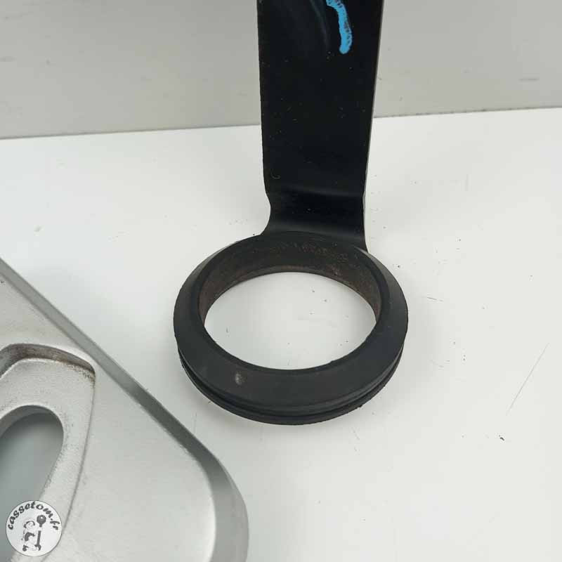 Supports d'optique gauche Suzuki 650 gsf bandit 2007 - Cassetom - Nos pieces motos