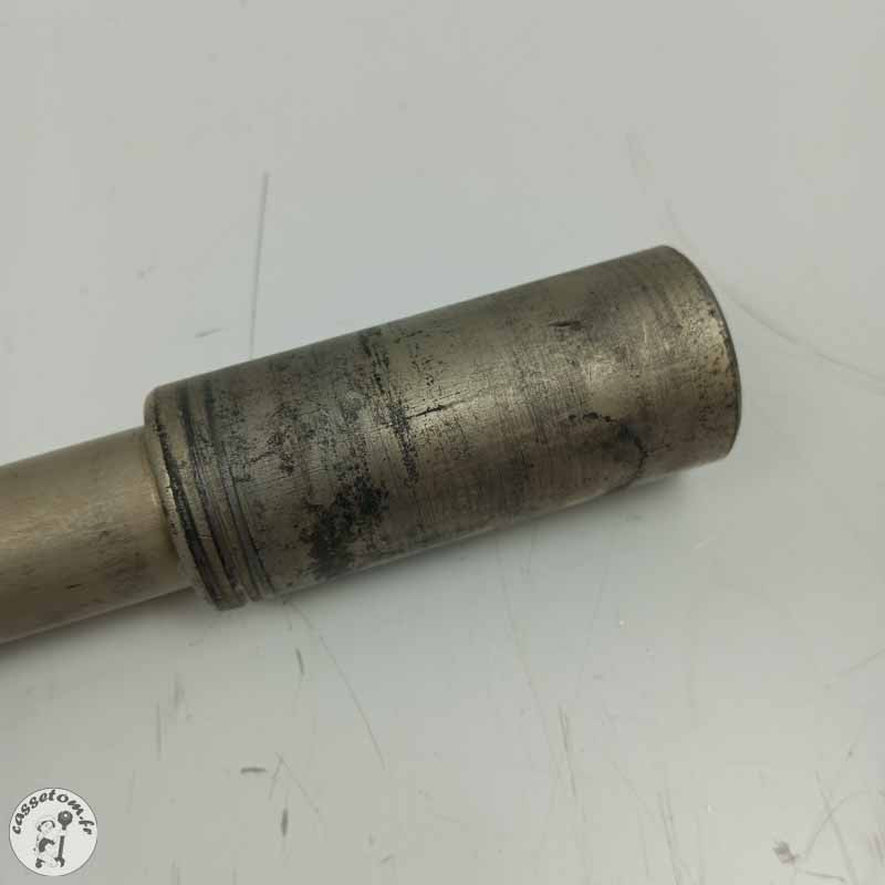 Axe de roue avant Suzuki 650 gsf bandit 2007 - Cassetom - Nos pieces motos