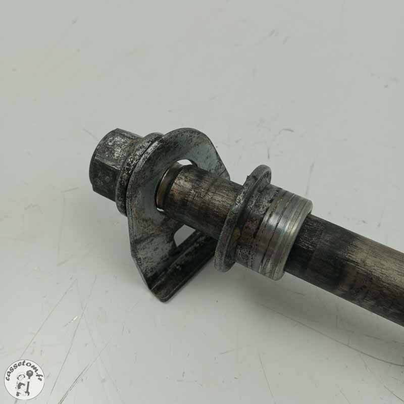 Axe de roue arrière Suzuki 650 gsf bandit 2007 - Cassetom - Nos pieces motos