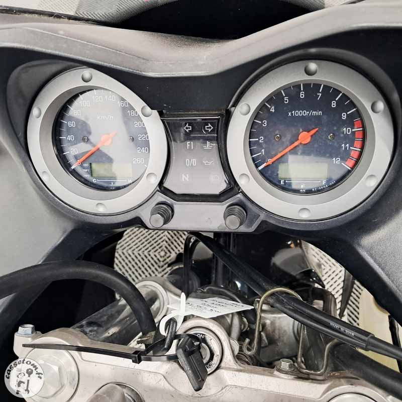 SUZUKI DL1000 996 2003 accidentée - La Casse de l Oncle Tom