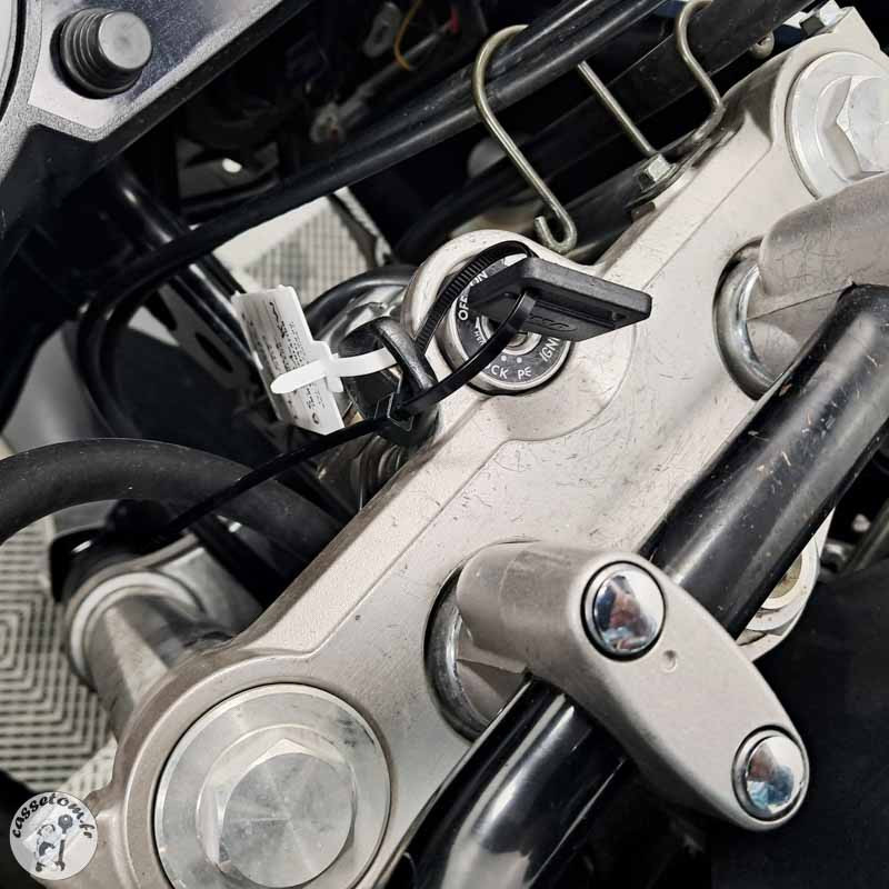 SUZUKI DL1000 996 2003 accidentée - La Casse de l Oncle Tom