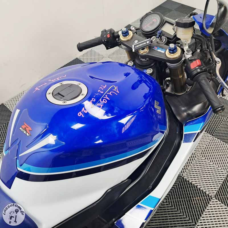 SUZUKI GSX-R600 599 2005 accidentée - La Casse de l Oncle Tom