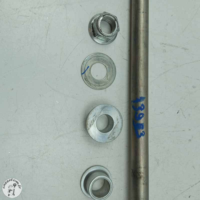 Axe de roue arrière  Suzuki 650 sfv Gladius 2014 - Cassetom - Nos pieces motos