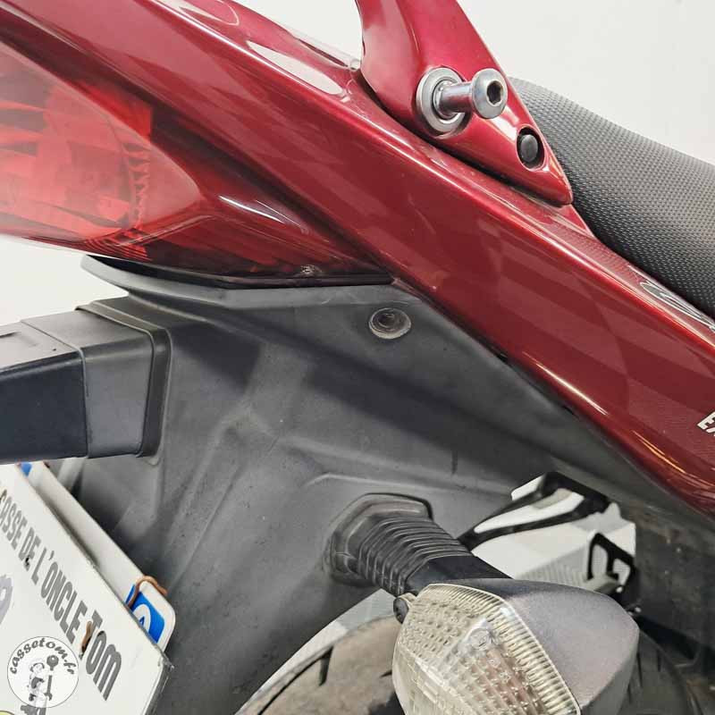 SUZUKI GSF650 656 2008 accidentée - La Casse de l Oncle Tom