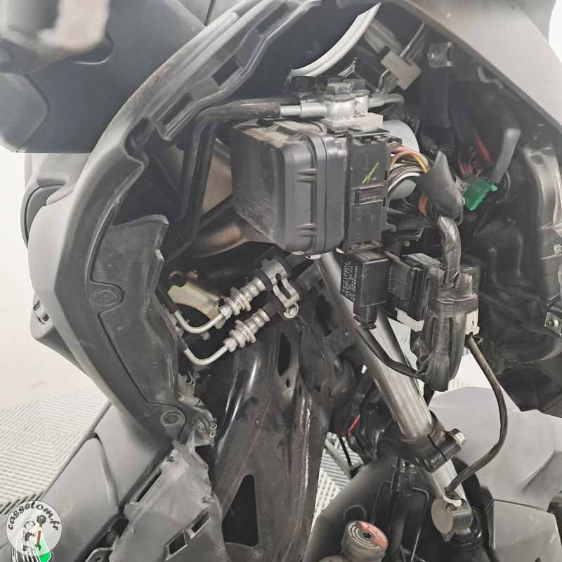 YAMAHA X MAX 300 2018 accidente - La Casse de l Oncle Tom