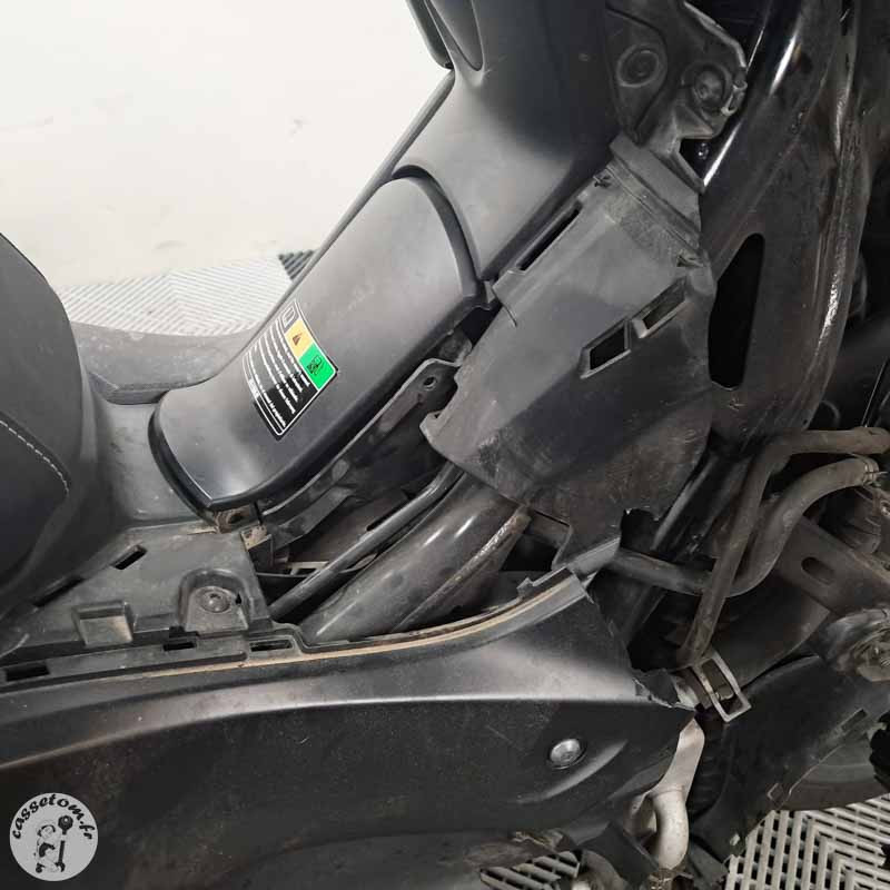 YAMAHA X MAX 300 2018 accidente - La Casse de l Oncle Tom