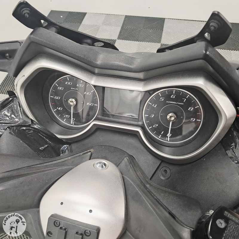 YAMAHA X MAX 300 2018 accidente - La Casse de l Oncle Tom