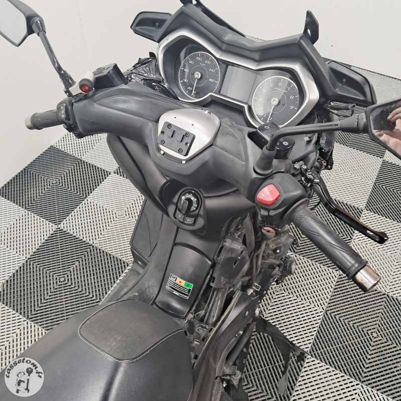 YAMAHA X MAX 300 2018 accidente - La Casse de l Oncle Tom