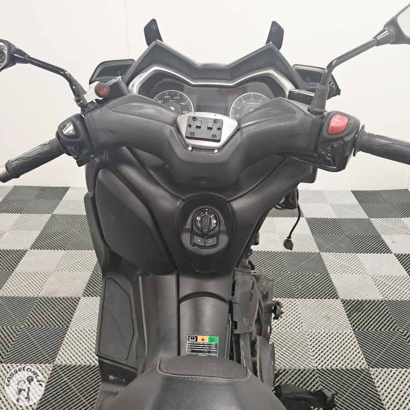 YAMAHA X MAX 300 2018 accidente - La Casse de l Oncle Tom