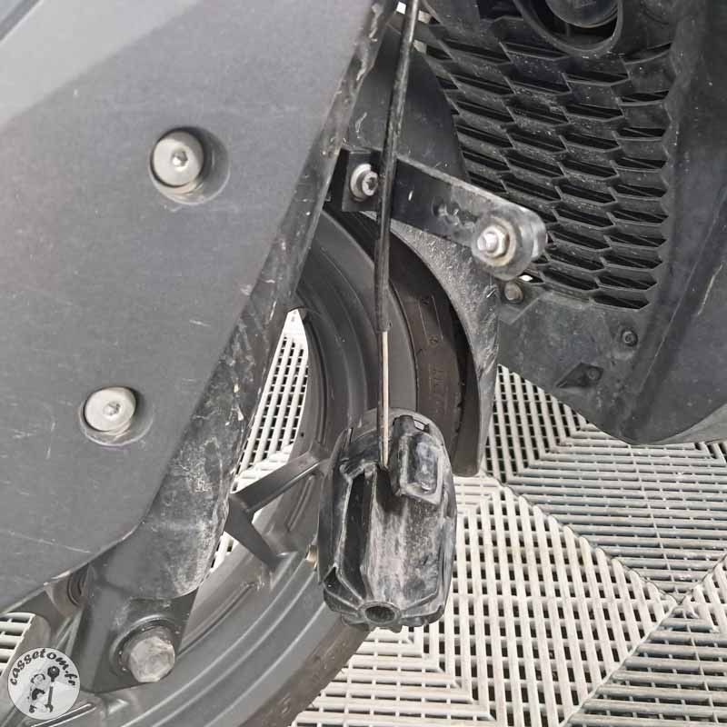 YAMAHA X MAX 300 2018 accidente - La Casse de l Oncle Tom