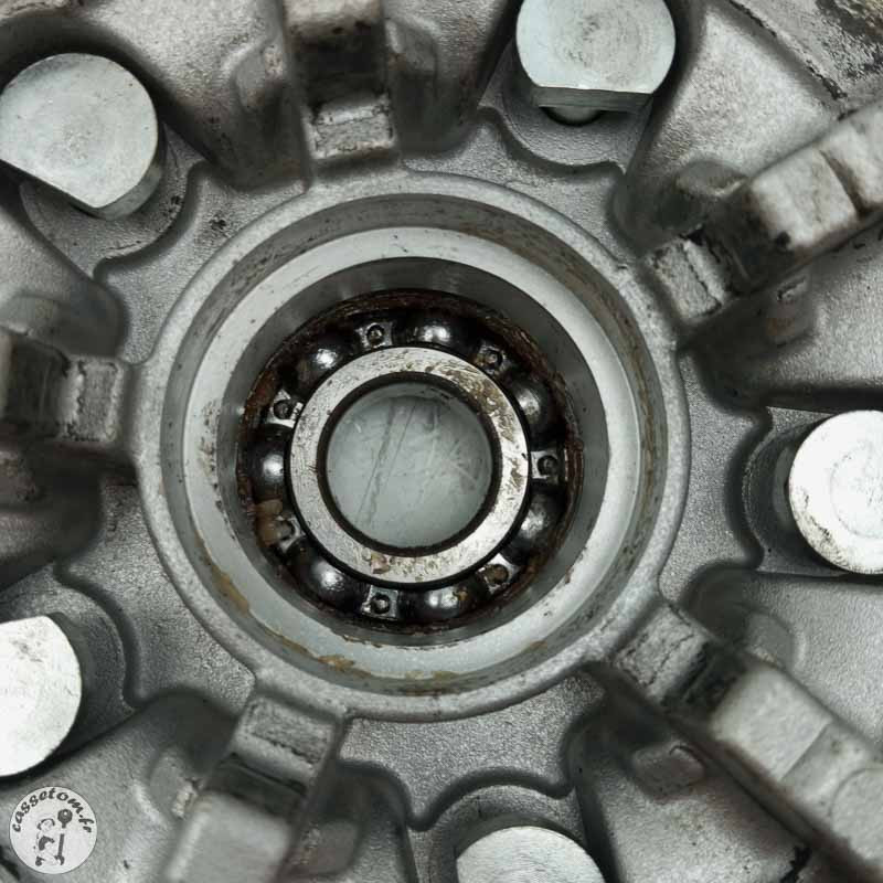 Porte couronne  Suzuki 650 sfv Gladius 2014 - Cassetom - Nos pieces motos