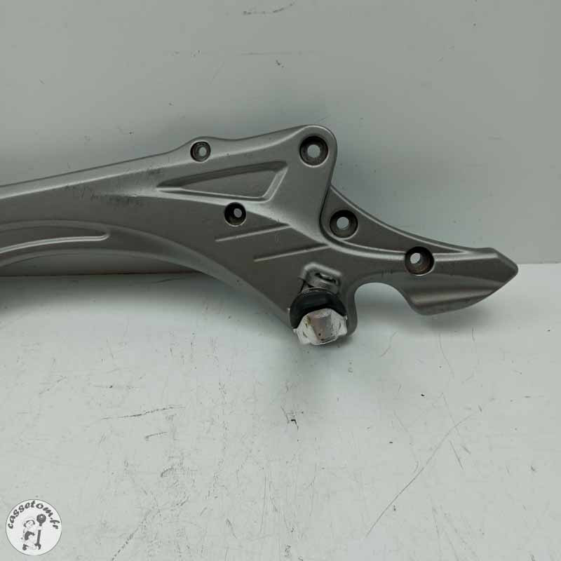 Platine droit avec reposes pieds  Suzuki 650 sfv Gladius 2014 - Cassetom - Nos pieces motos