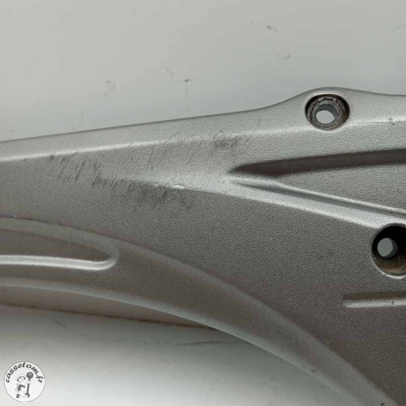 Platine droit avec reposes pieds  Suzuki 650 sfv Gladius 2014 - Cassetom - Nos pieces motos