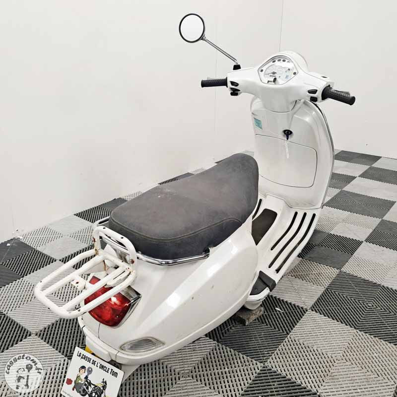 PIAGGIO LXV125 2005 accidente - La Casse de l Oncle Tom