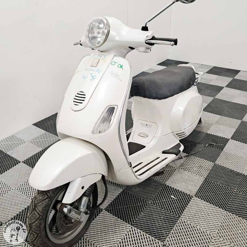 PIAGGIO LXV125 2005 accidente - La Casse de l Oncle Tom