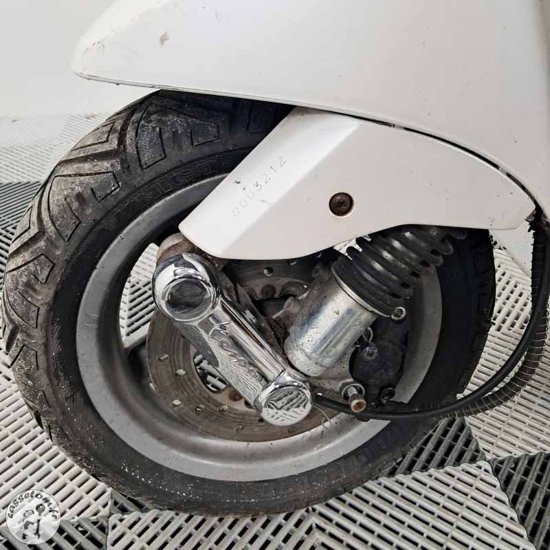 PIAGGIO LXV125 2005 accidente - La Casse de l Oncle Tom