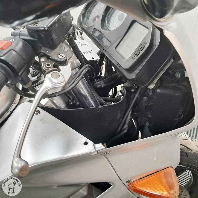 HONDA VFR800FI 782 2000 accidentée - La Casse de l Oncle Tom