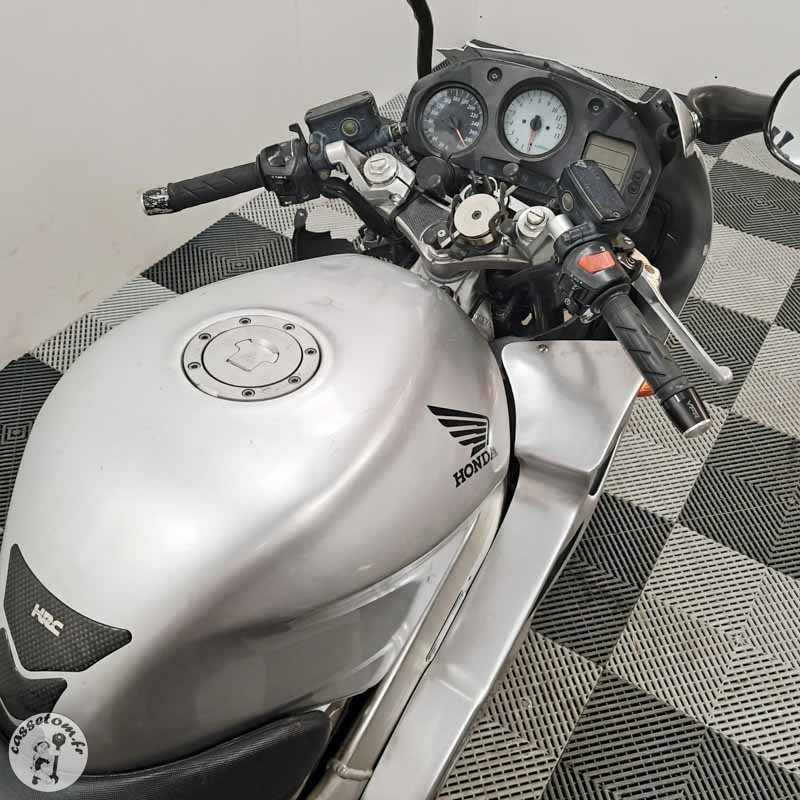 HONDA VFR800FI 782 2000 accidentée - La Casse de l Oncle Tom