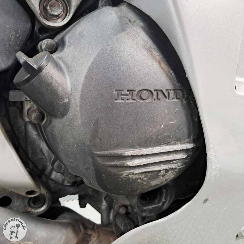 HONDA VFR800FI 782 2000 accidentée - La Casse de l Oncle Tom