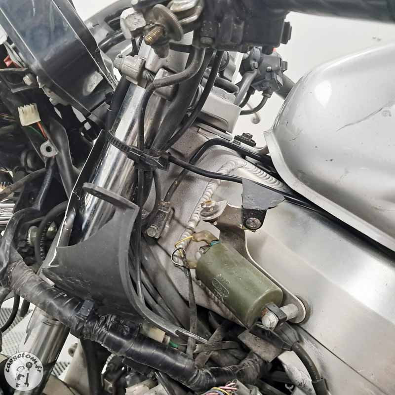 HONDA VFR800FI 782 2000 accidentée - La Casse de l Oncle Tom