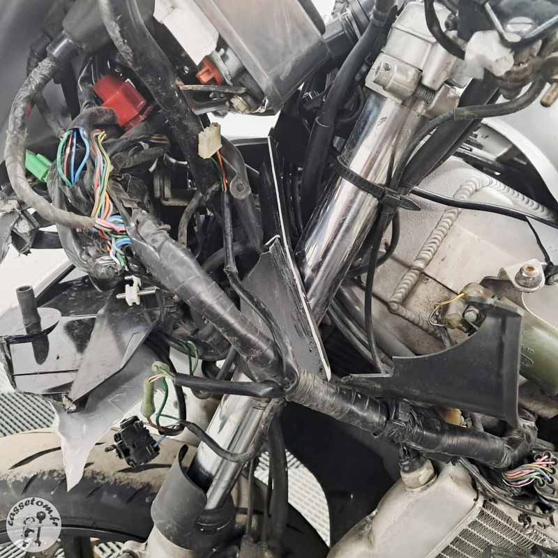 HONDA VFR800FI 782 2000 accidentée - La Casse de l Oncle Tom