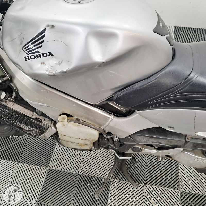 HONDA VFR800FI 782 2000 accidentée - La Casse de l Oncle Tom