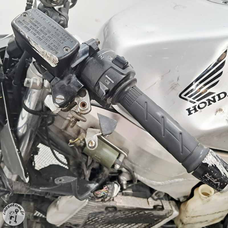 HONDA VFR800FI 782 2000 accidentée - La Casse de l Oncle Tom