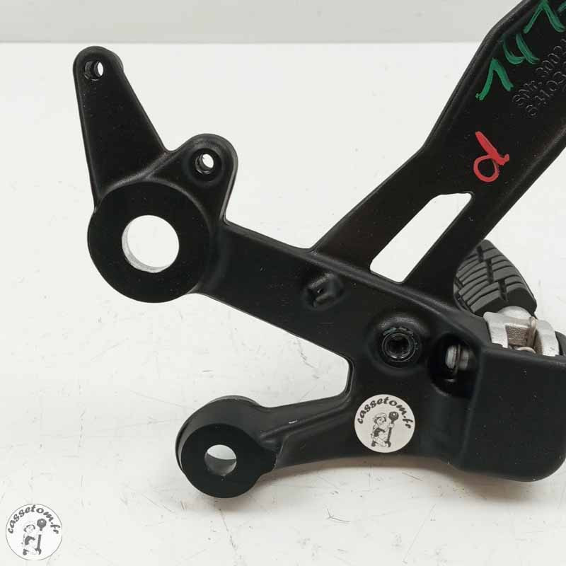 Platine + repose pied avant droite  Ktm 890 duke 2021 - Cassetom - Nos pieces motos