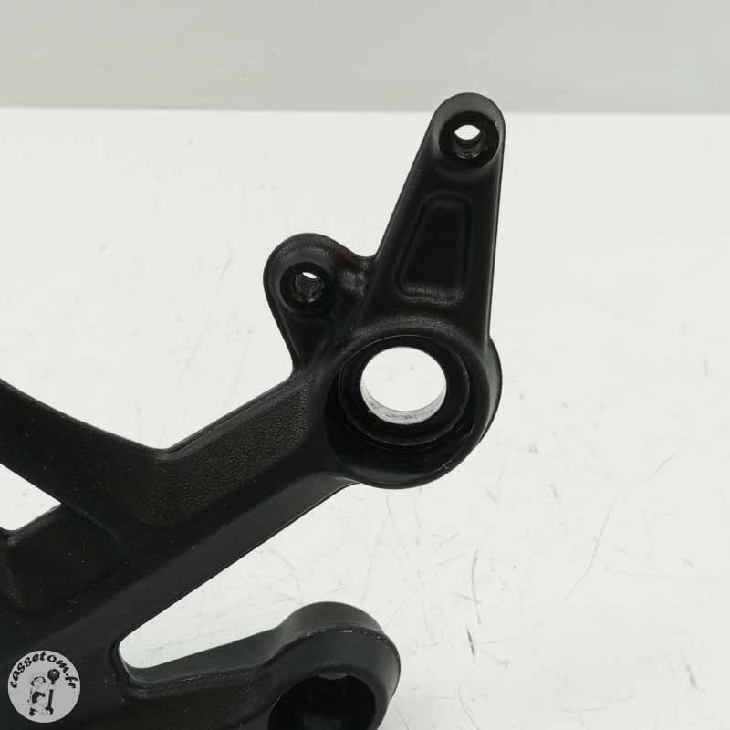 Platine + repose pied avant droite  Ktm 890 duke 2021 - Cassetom - Nos pieces motos